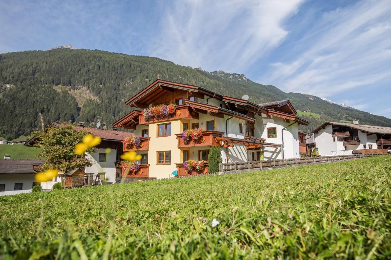 Haus Rosmarie Apartamento Neustift im Stubaital Exterior foto